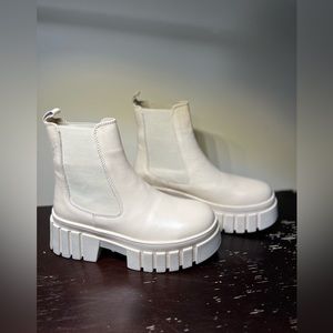 NEW Aqua Women's Bonds Lug Sole Ankle Boots Color Bone 6 7 M (Flaw: TWO SIZES)